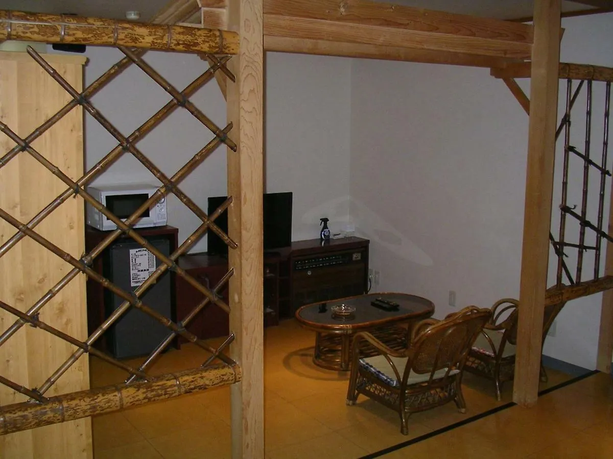 Niseko Youraku Hotel 2*,